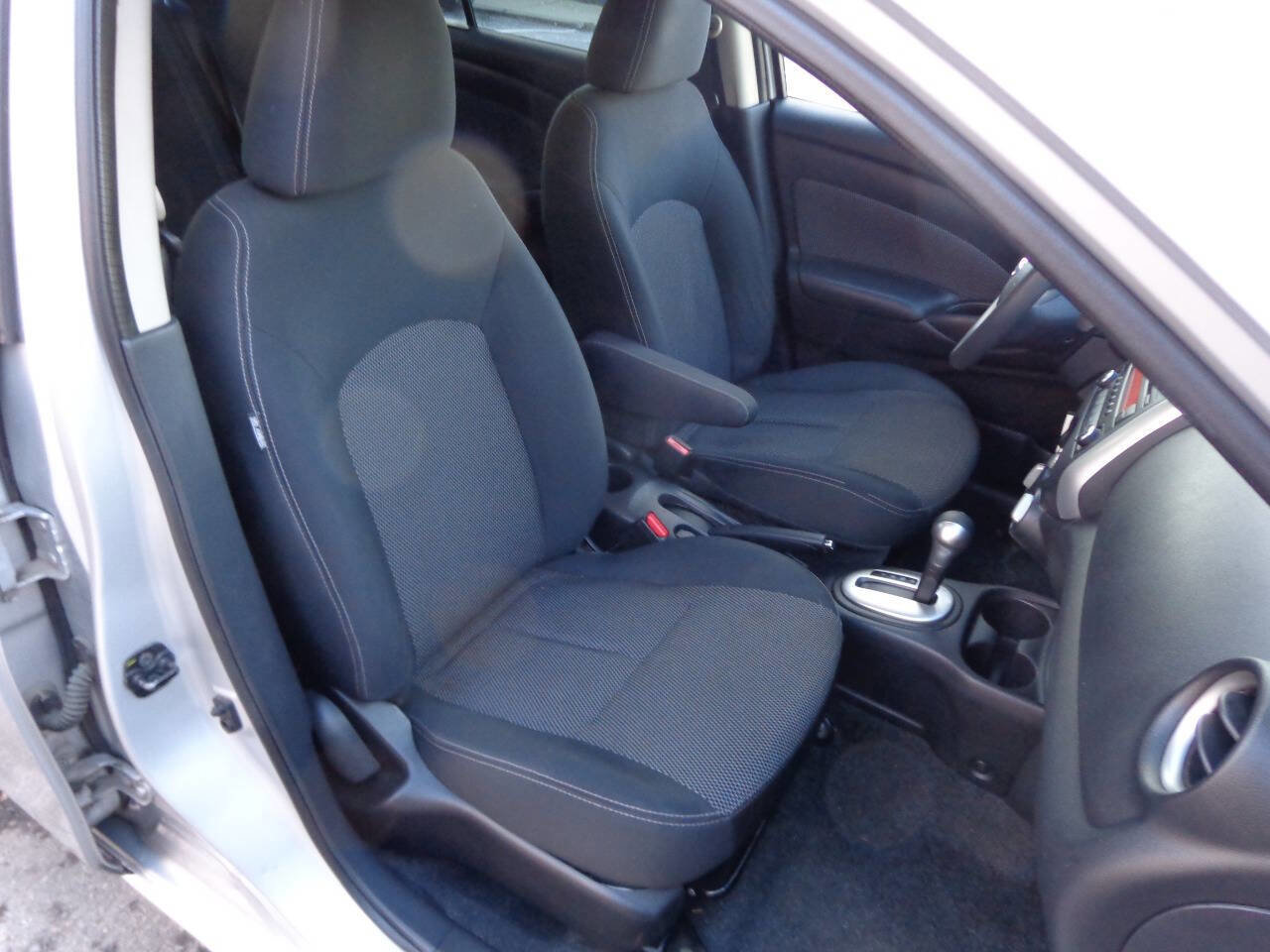 Used 2014 Nissan Versa SV w/ Convenience Package image 32