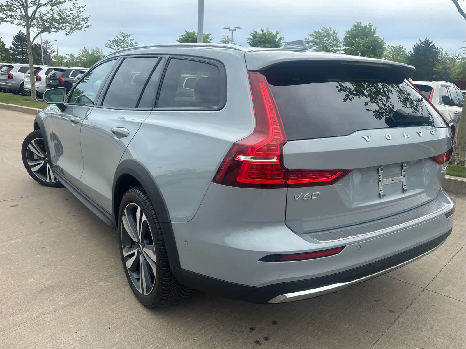 Used 2024 Volvo V60 B5 Cross Country Plus w/ Protection Package Premier AWD/4WD image 5