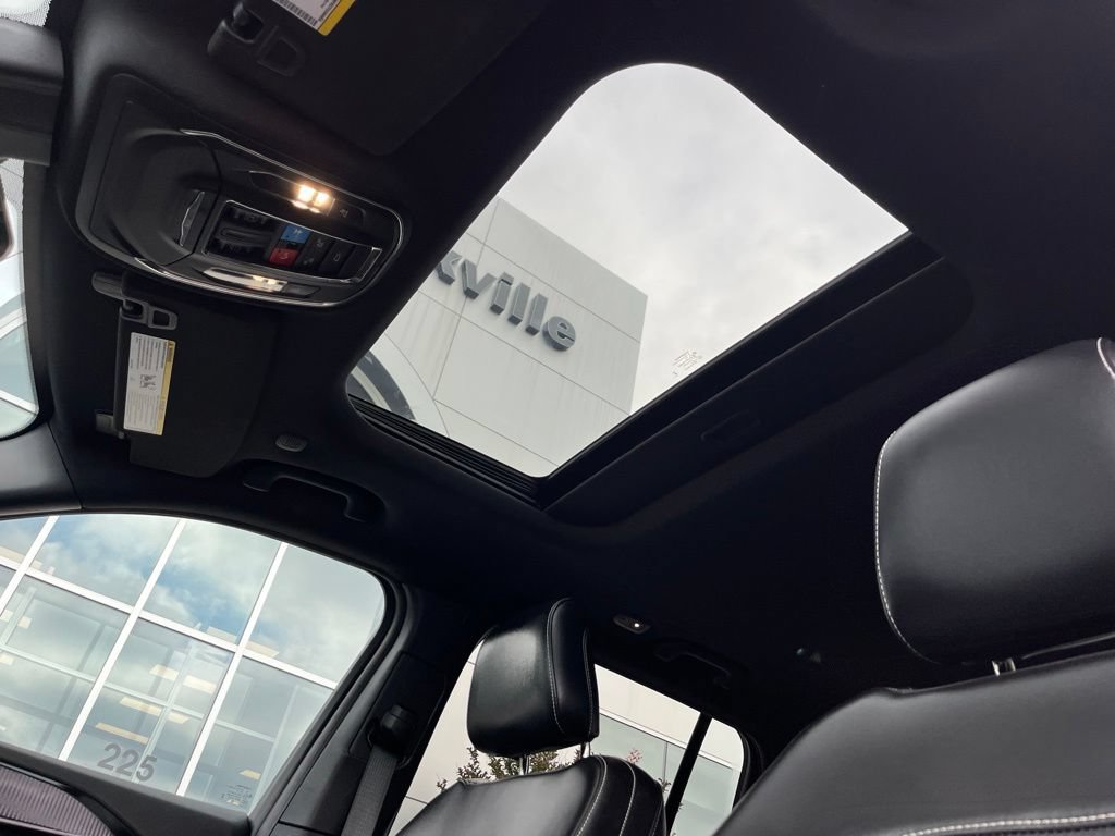 Used 2025 Jeep Grand Cherokee Altitude AWD/4WD image 13