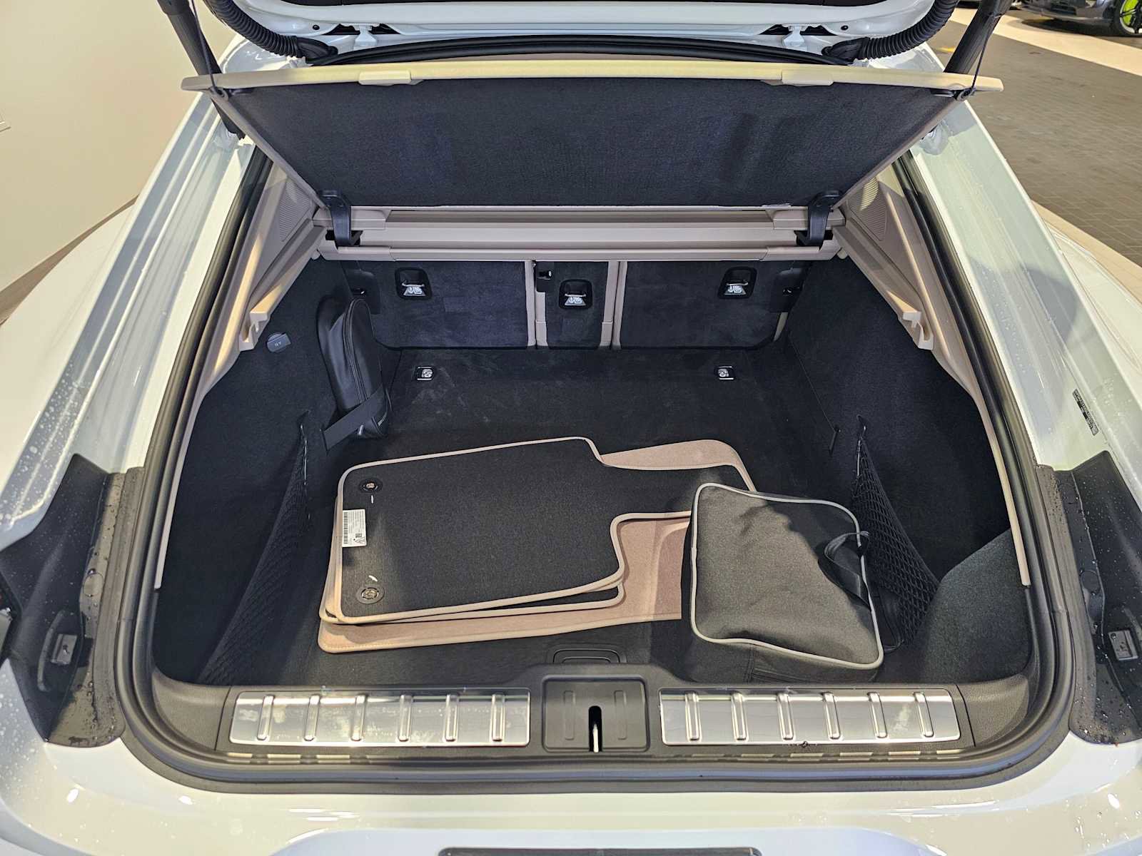 Used 2025 Porsche Panamera 4 image 15