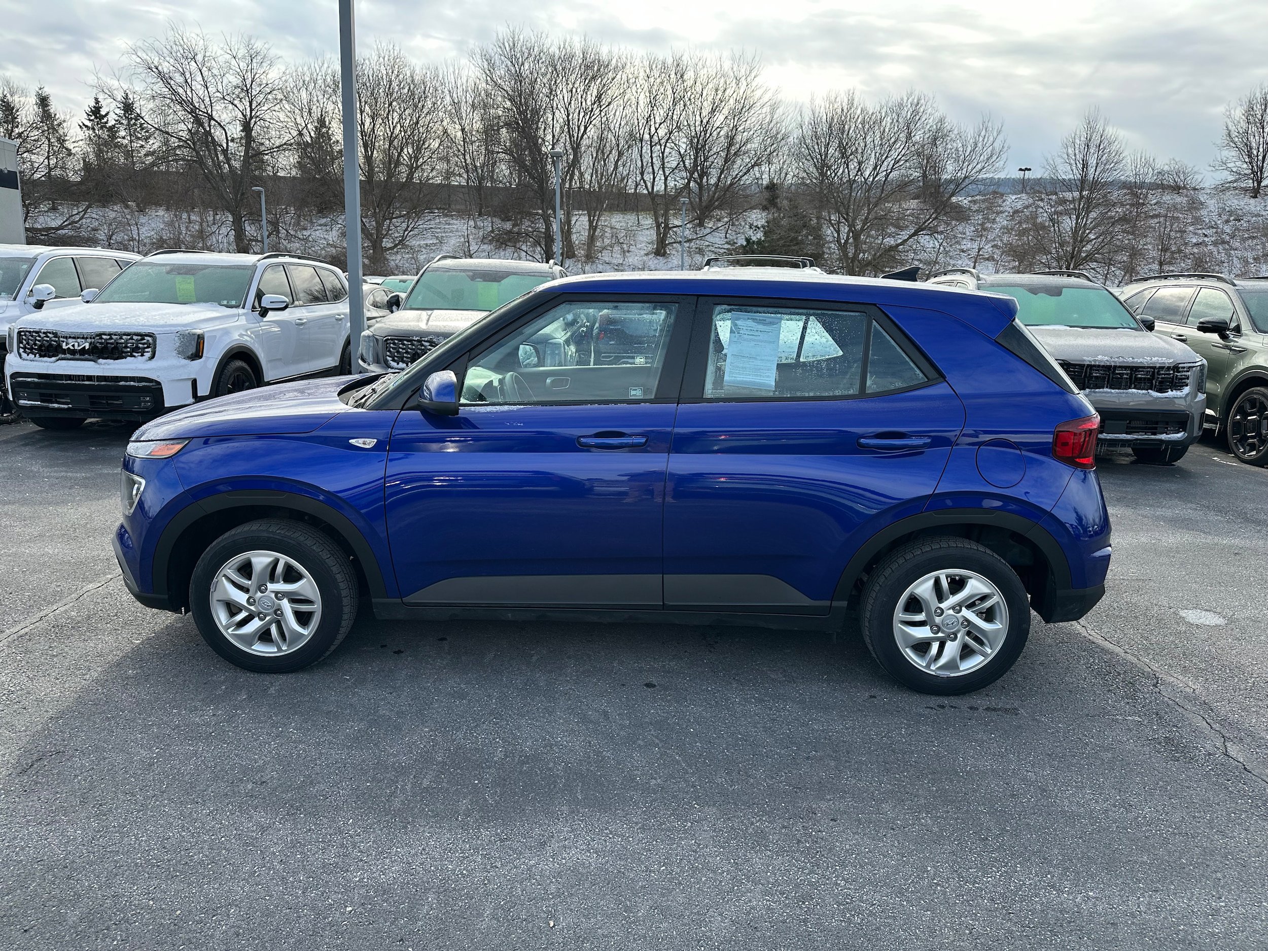Used 2021 Hyundai Venue SE image 8