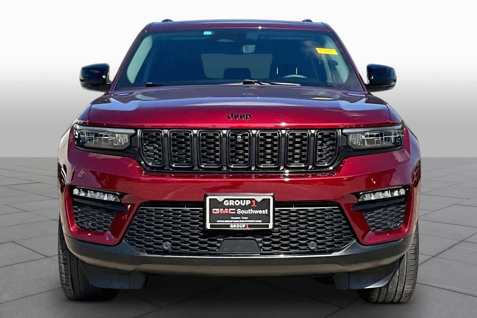 Used 2023 Jeep Grand Cherokee Limited w/ Luxury Tech Group II AWD/4WD image 4