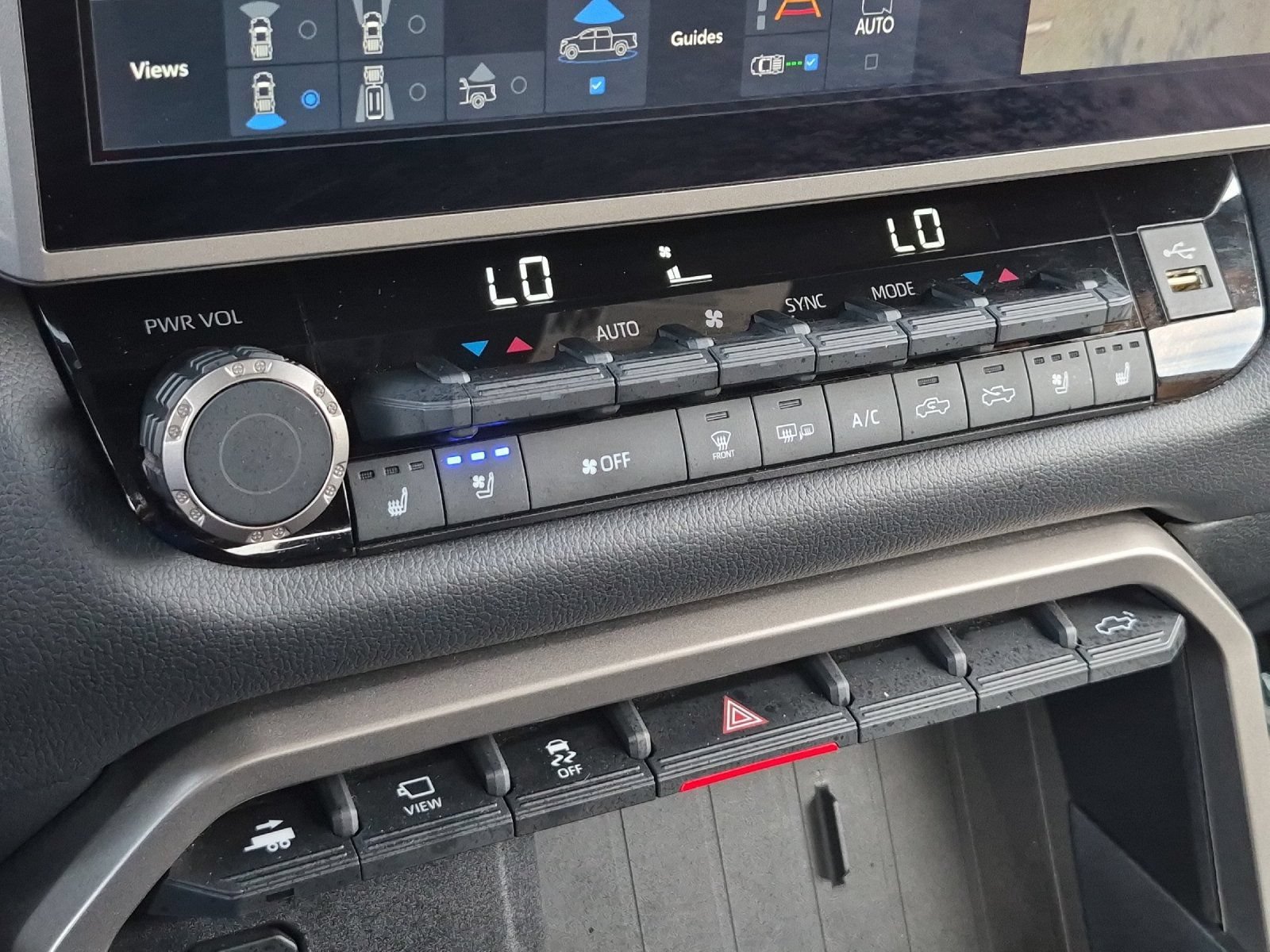 Used 2025 Toyota Tundra Limited AWD/4WD image 18