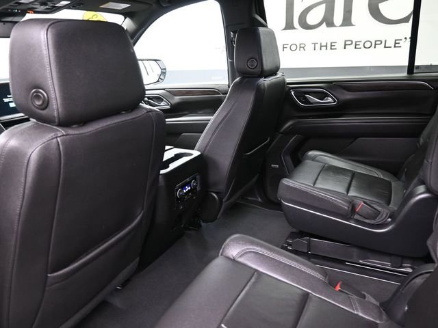 Used 2023 Chevrolet Suburban LT w/ Luxury Package image 25