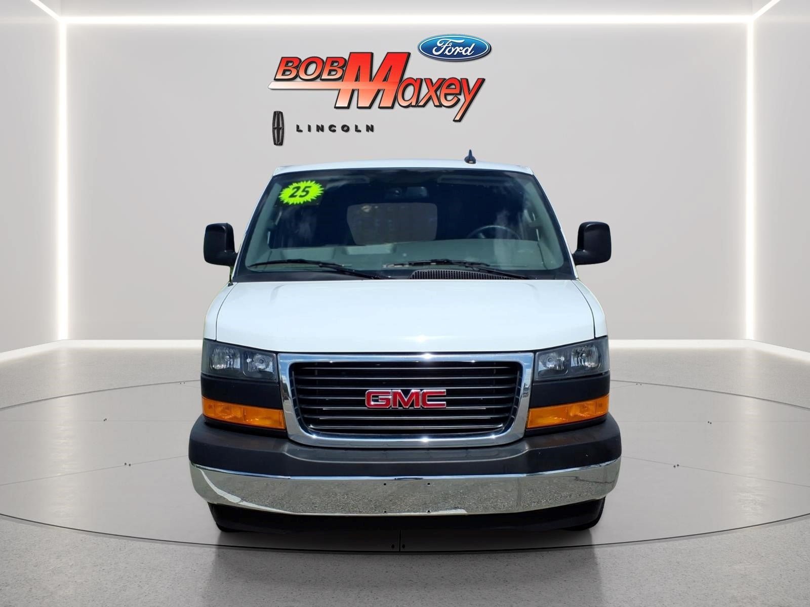 Used 2025 GMC Savana 2500 w/ Driver Convenience Package RWD image 2