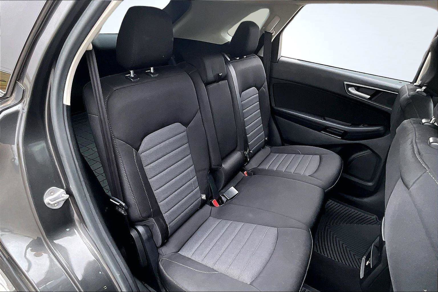 Used 2015 Ford Edge SE image 26