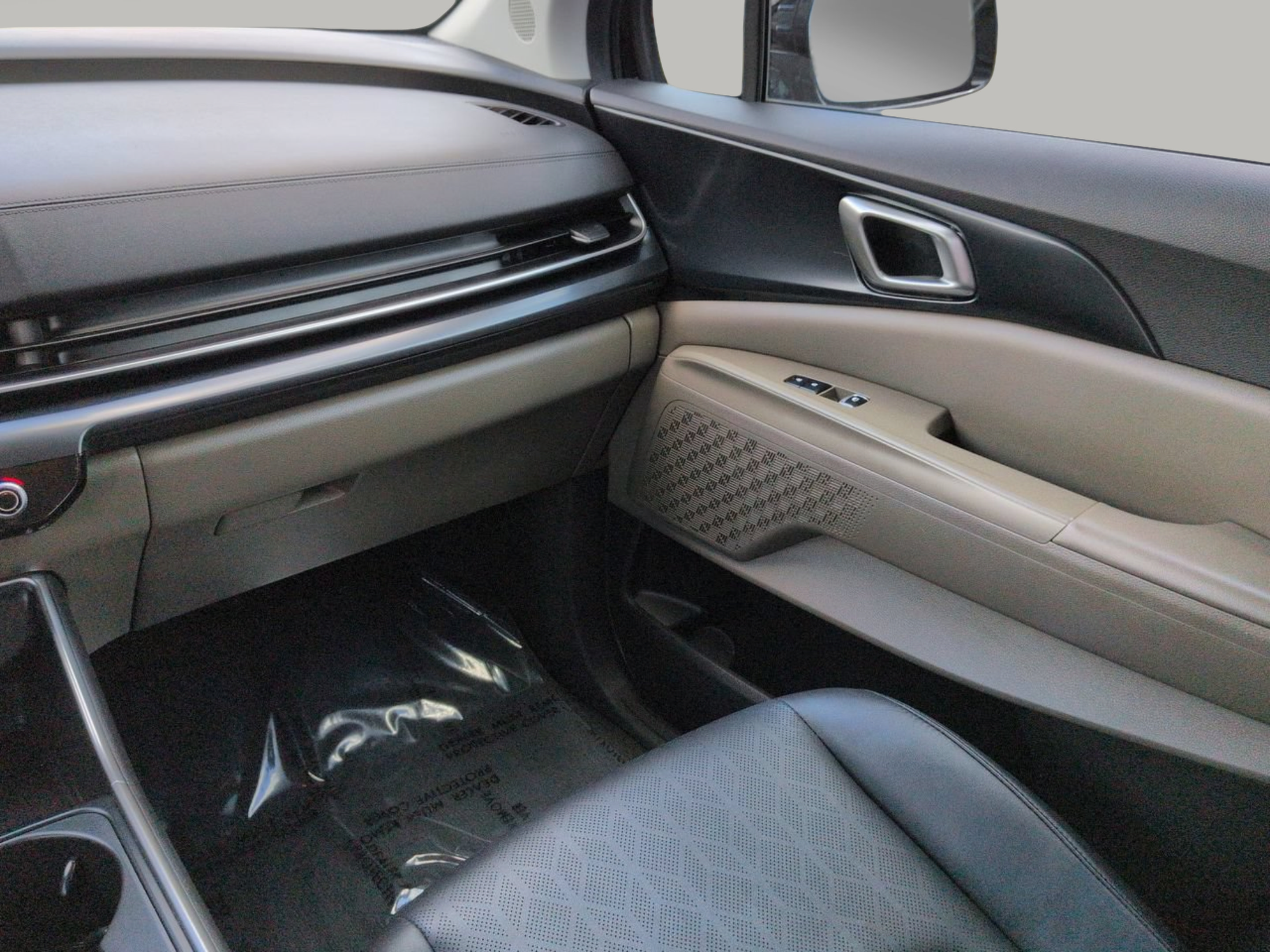 Used 2025 Kia Carnival FWD image 21