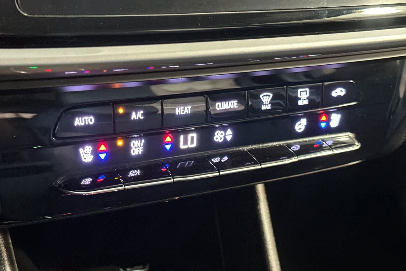 Used 2023 Chevrolet Bolt EUV Premier w/ Super Cruise Package FWD image 21