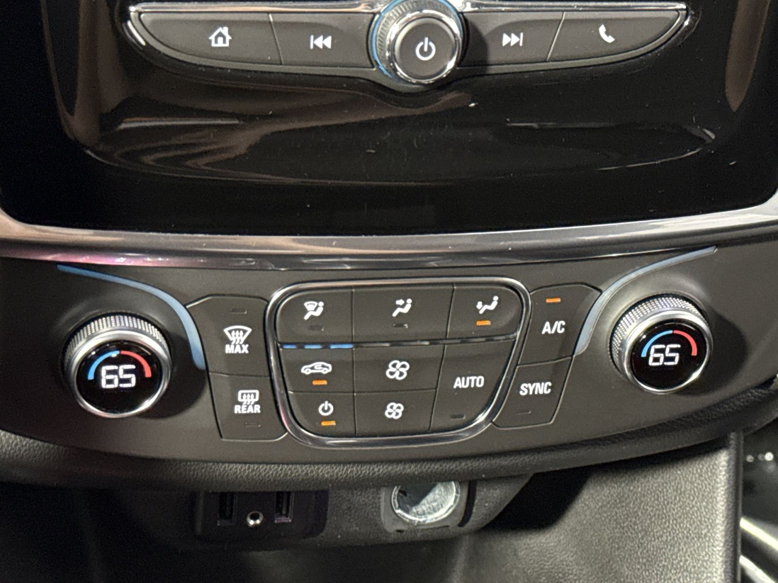 Used 2019 Chevrolet Traverse LT FWD image 22