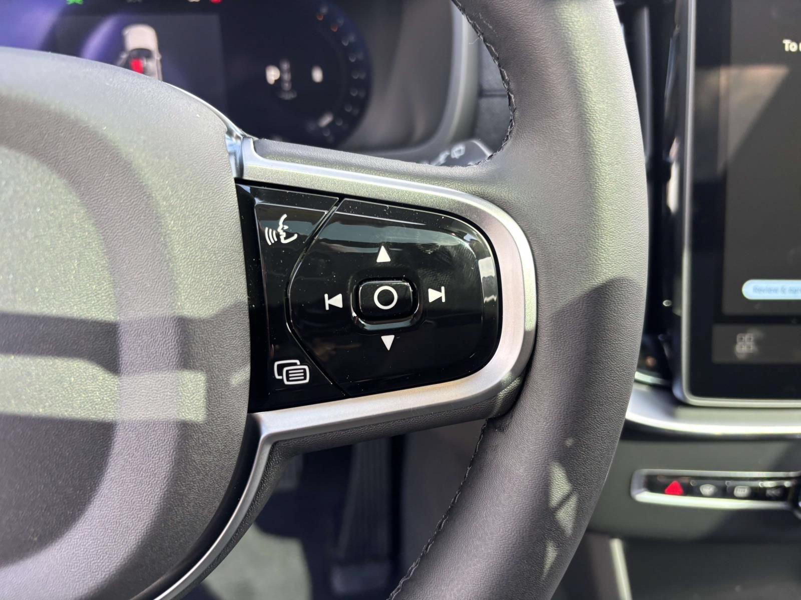 New 2026 Volvo XC90 B6 Plus w/ Protection Package Premier AWD/4WD image 19