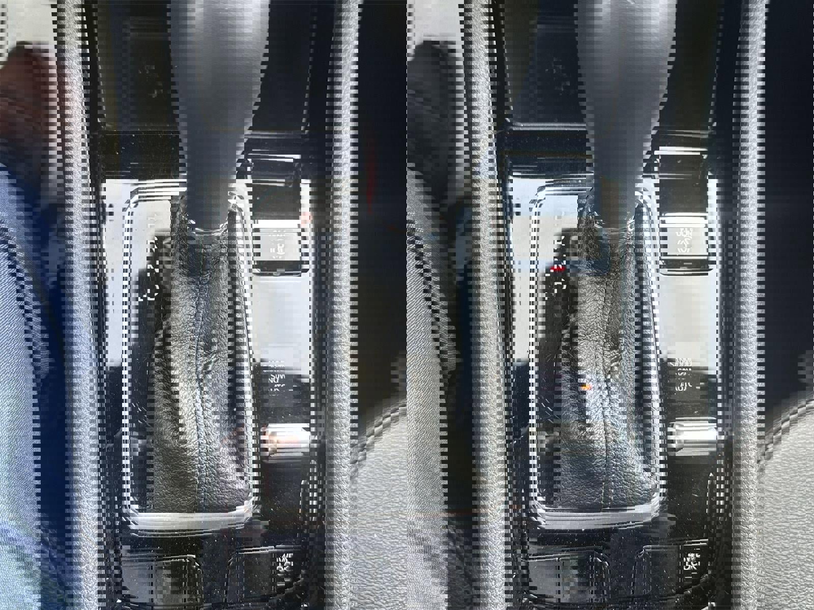 Used 2025 Jeep Compass Limited image 24