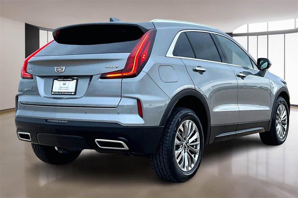Used 2024 Cadillac XT4 Premium Luxury image 2