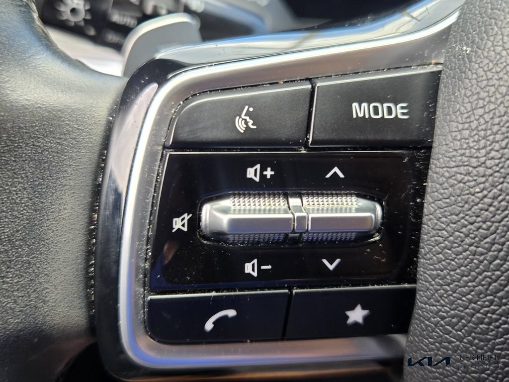 Certified 2025 Kia Sorento EX FWD image 30