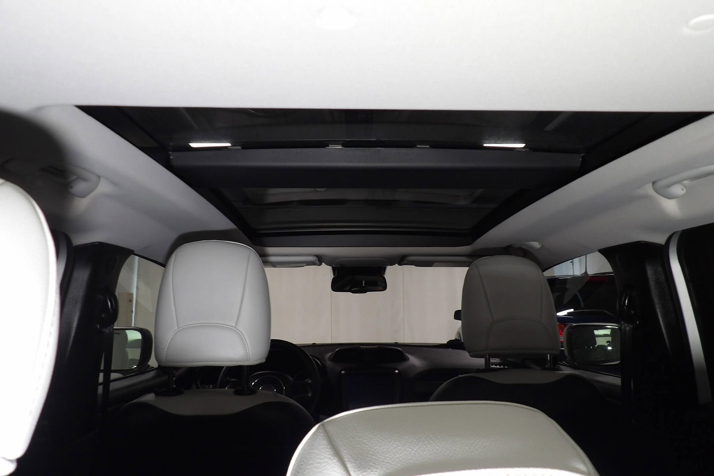 Used 2021 Jeep Renegade Limited w/ Sun & Sound Group AWD/4WD image 8