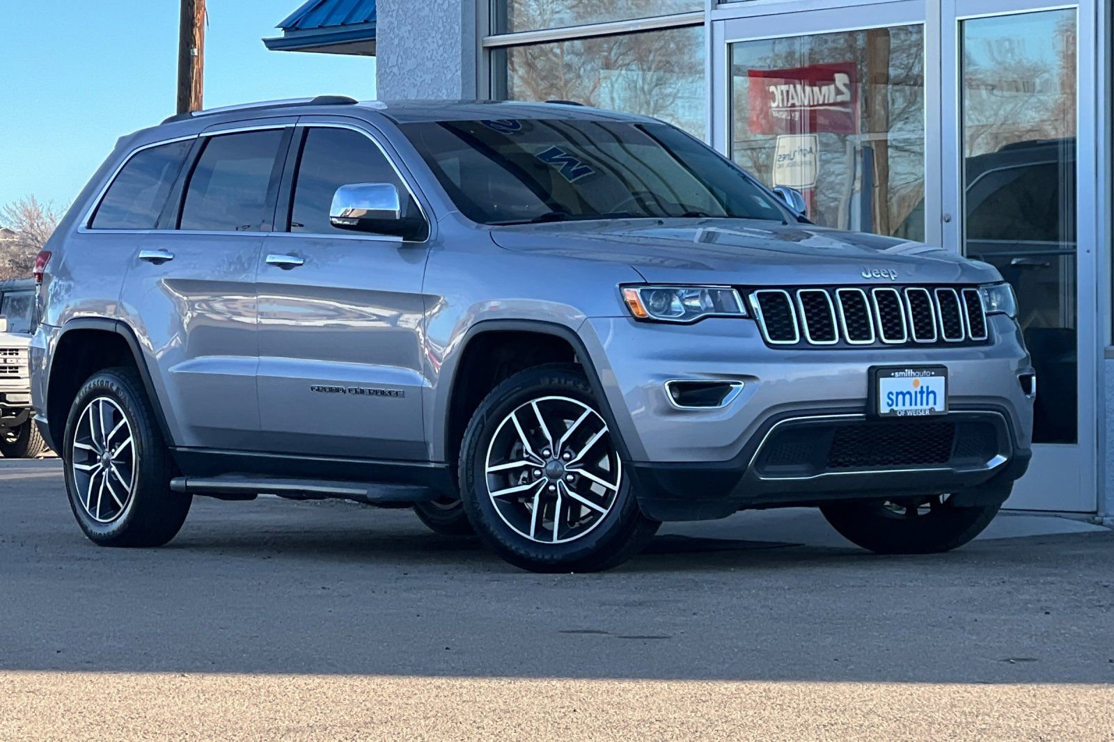 Used 2021 Jeep Grand Cherokee Limited w/ Luxury Group II image 2