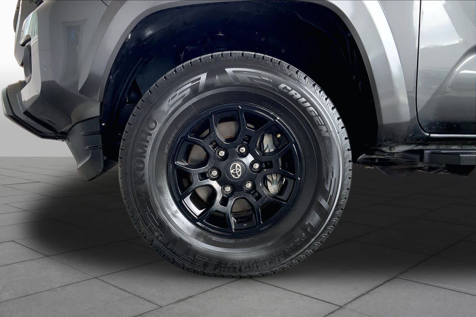 Used 2022 Toyota Tacoma SR5 w/ Technology Package RWD image 11