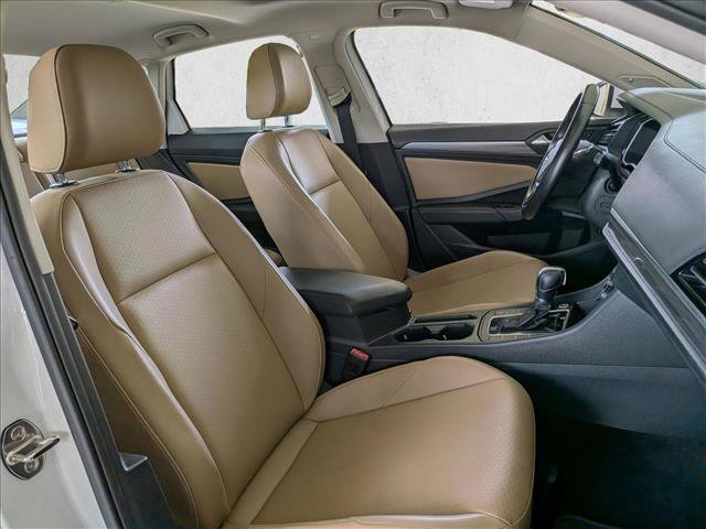 Used 2019 Volkswagen Jetta SEL w/ Cold Weather Package FWD image 19
