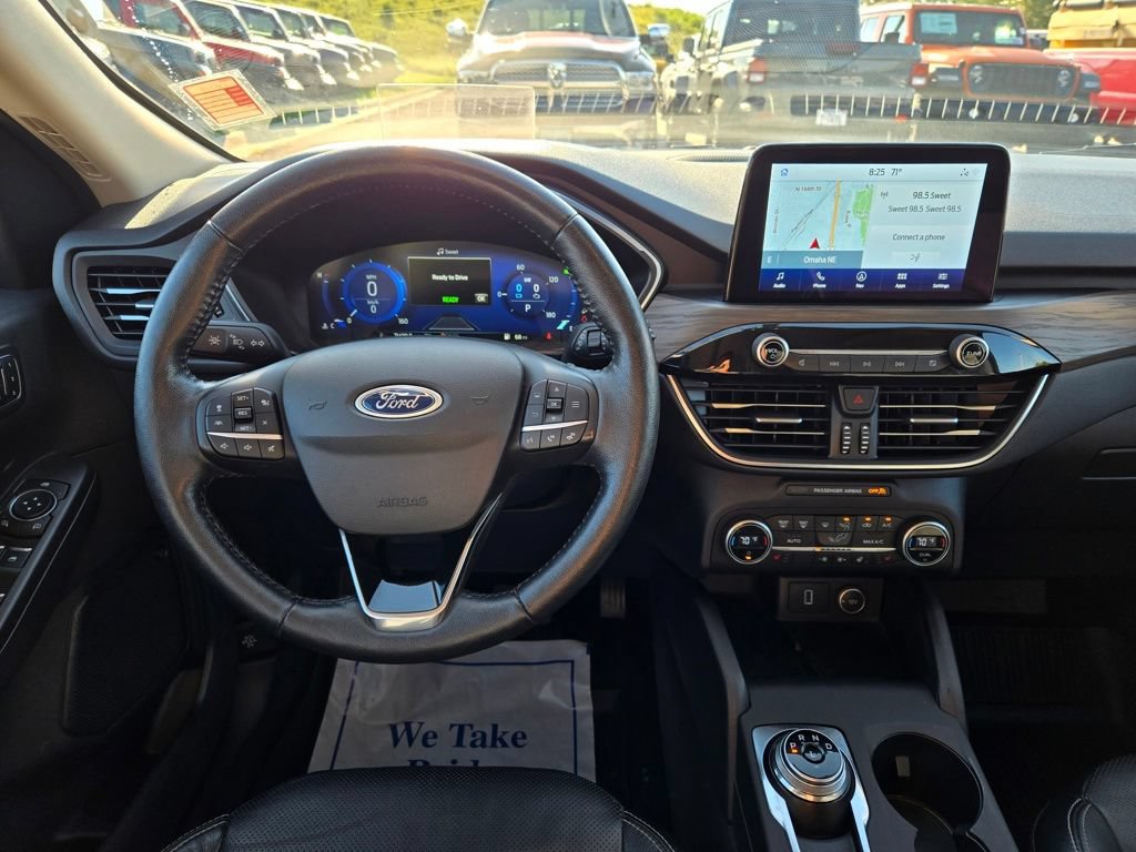 Used 2020 Ford Escape Titanium w/ Titanium Premium Package 2.0 AWD/4WD image 17