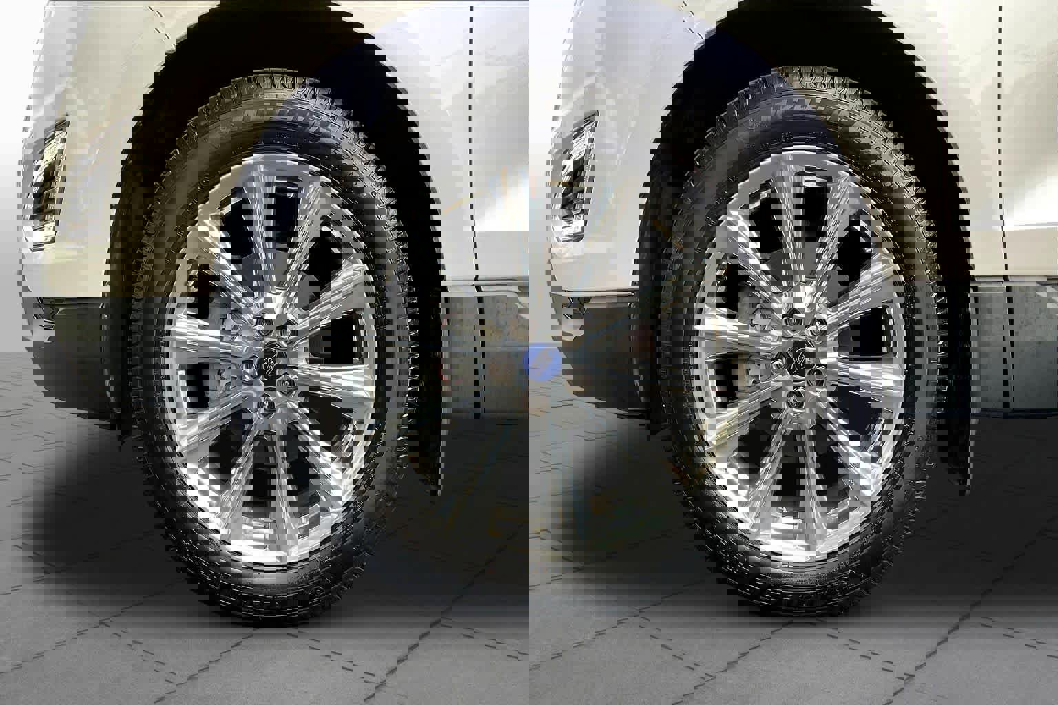 Used 2017 Ford Edge Titanium w/ Equipment Group 301A FWD image 10