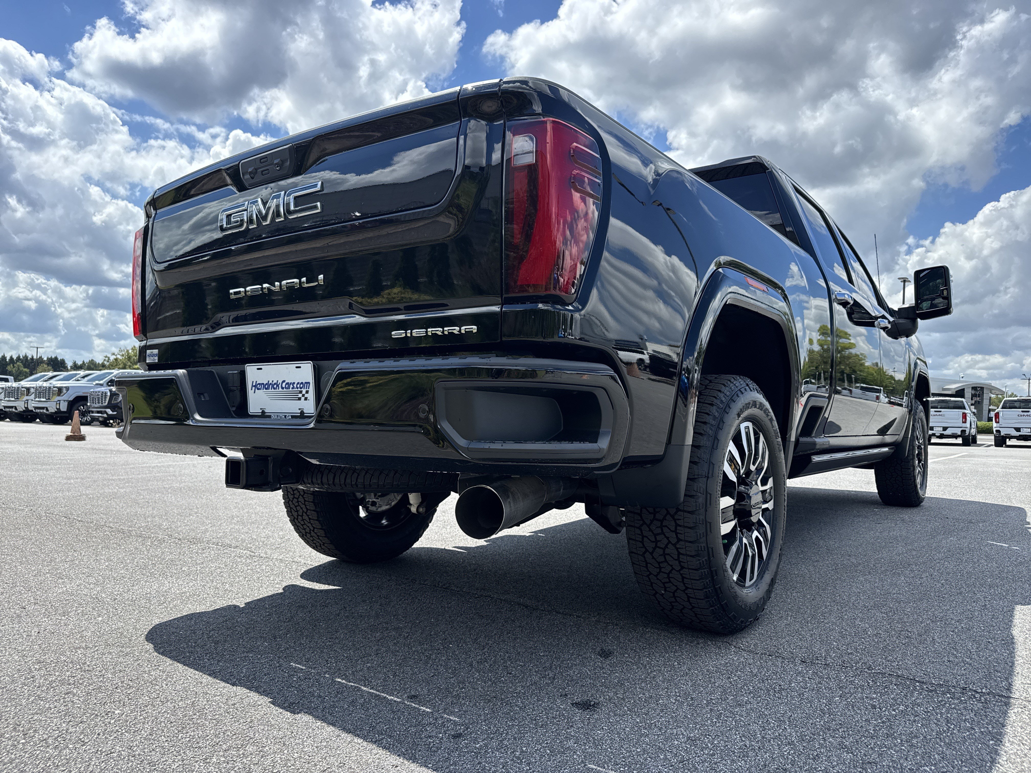 New 2026 GMC Sierra 2500 Denali Ultimate w/ LPO, Black Badging Package AWD/4WD image 10