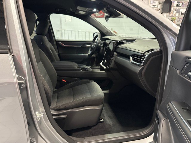 Used 2025 GMC Acadia Elevation FWD image 29