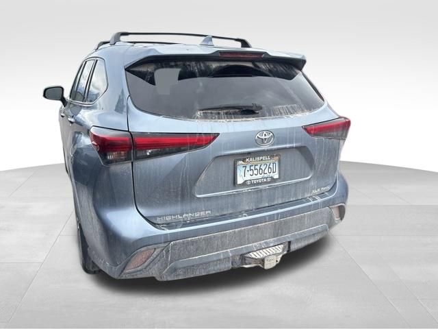 Used 2020 Toyota Highlander XLE AWD/4WD image 17