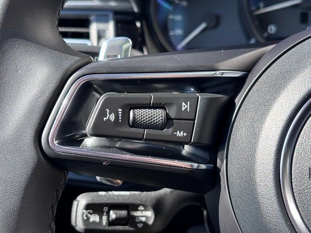 Certified 2026 Porsche Macan AWD/4WD image 15