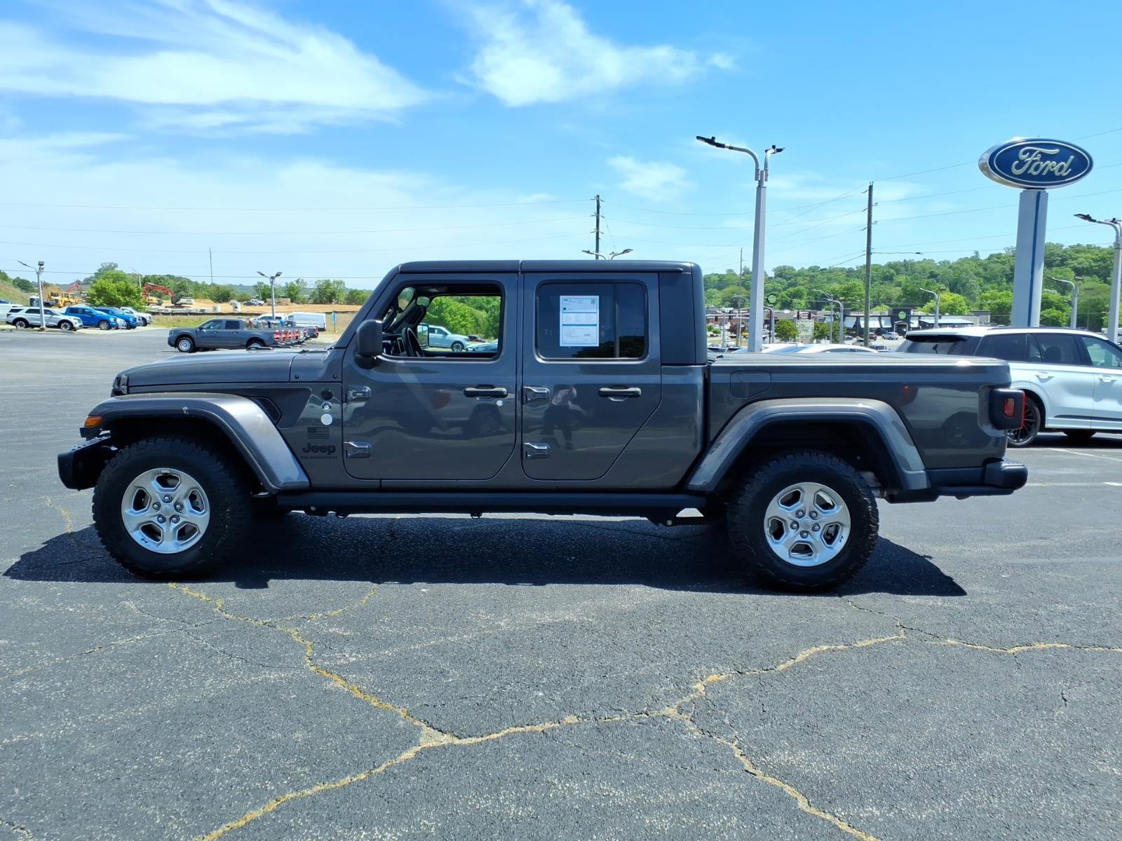 Used 2021 Jeep Gladiator Overland AWD/4WD image 5