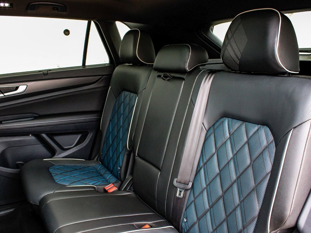 Used 2025 Volkswagen Atlas Cross Sport SEL Premium R-Line image 34