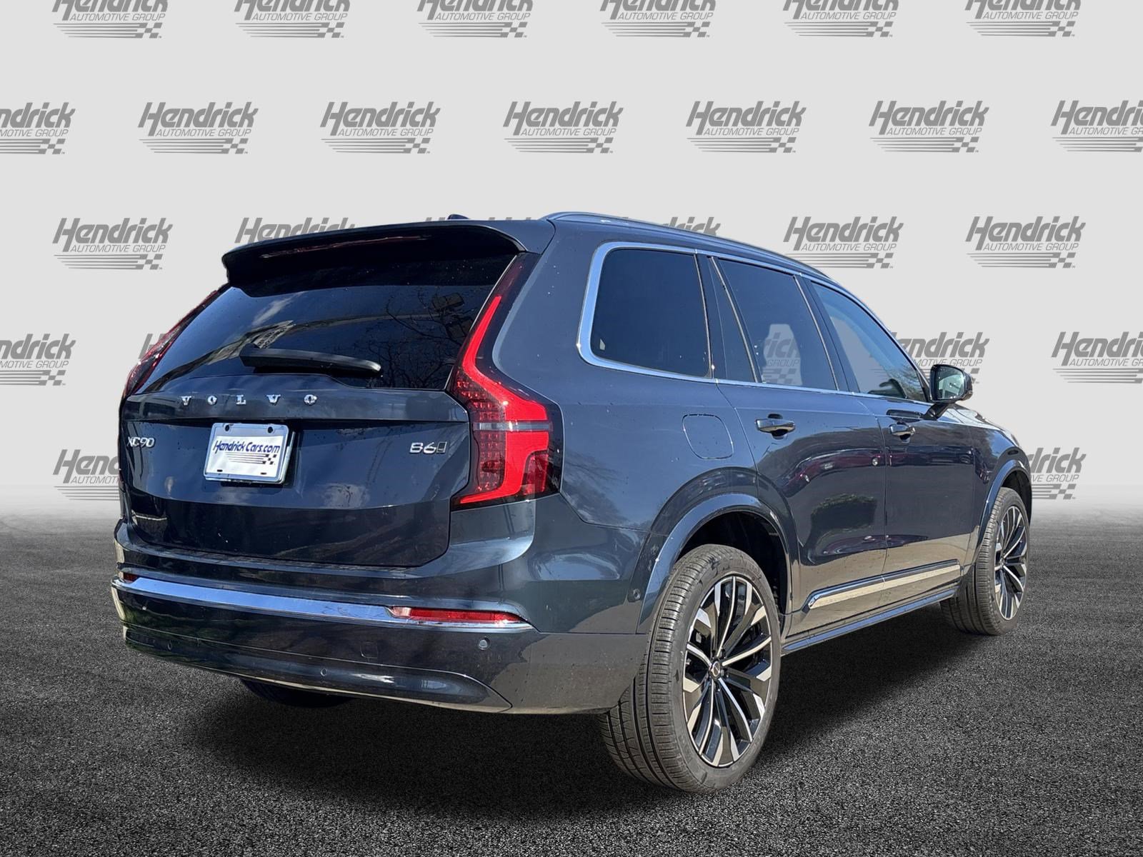 Used 2025 Volvo XC90 B6 Plus image 10