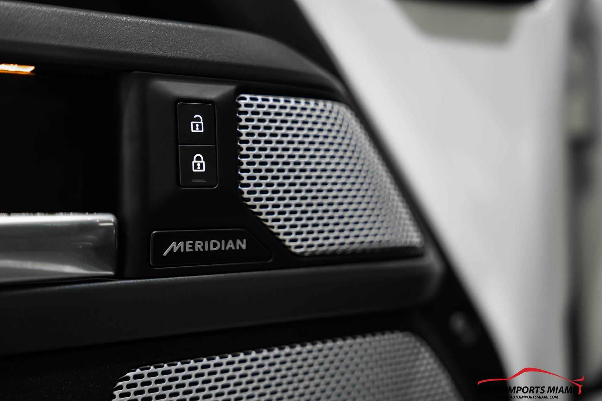 Used 2023 Land Rover Defender 130 X-Dynamic SE image 43