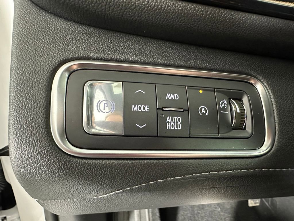 Used 2025 Buick Enclave Preferred w/ Power Package image 25