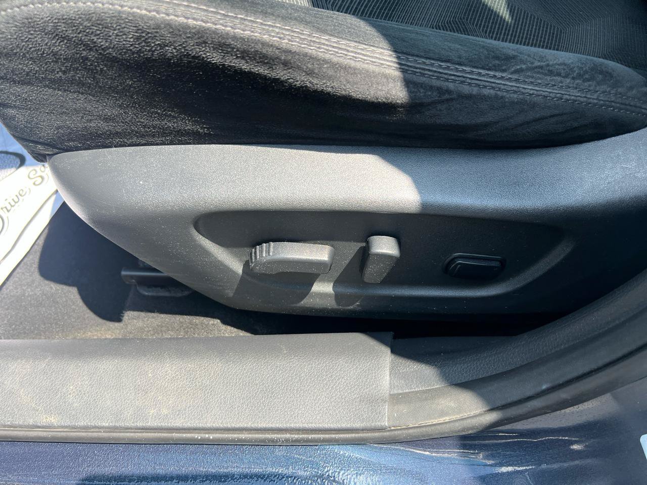 Used 2016 Nissan Rogue SV FWD image 17