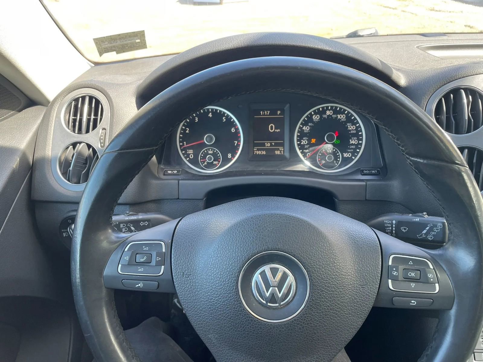 Used 2015 Volkswagen Tiguan SEL image 5