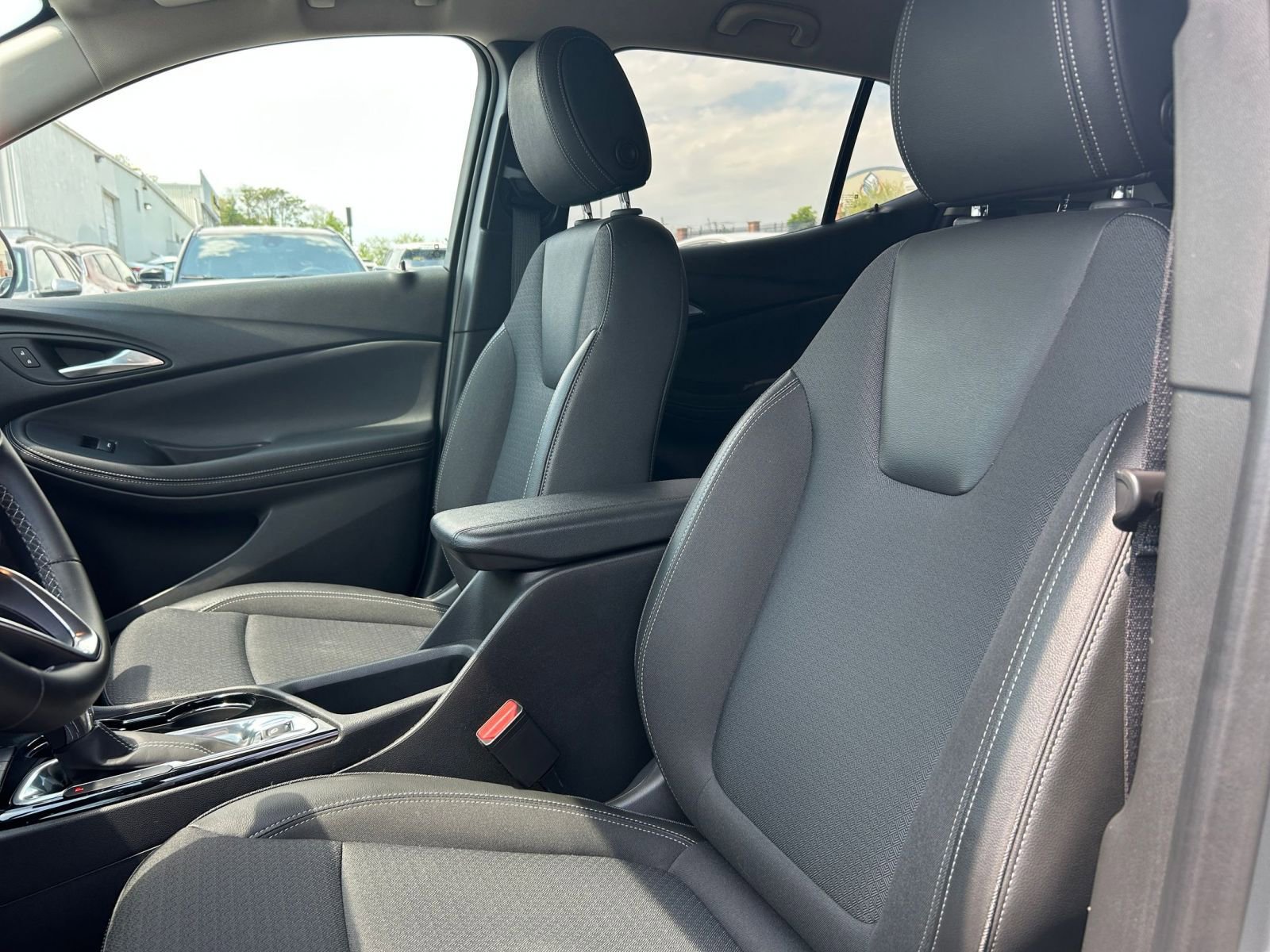 Used 2025 Buick Encore GX Preferred FWD image 31