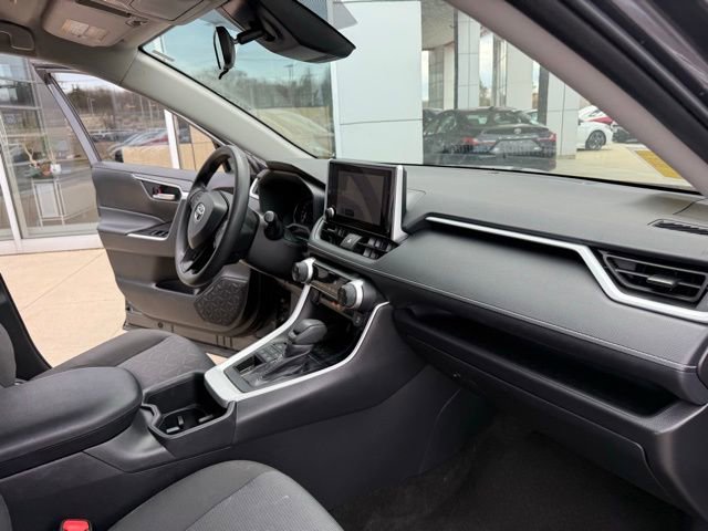 Used 2025 Toyota RAV4 XLE AWD/4WD image 29