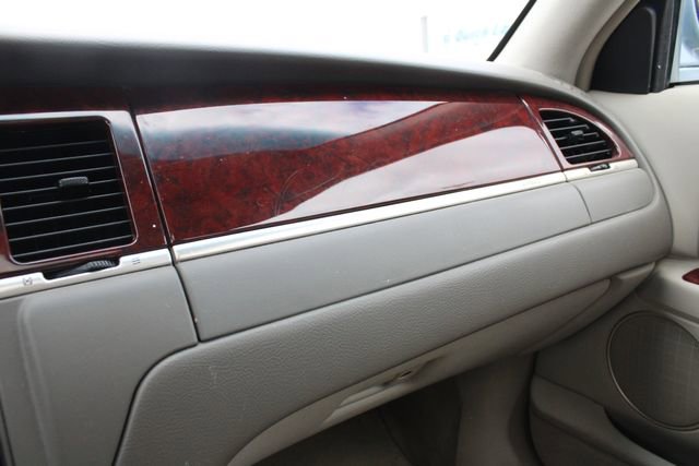 Used 2003 Lincoln Town Car Signature image 15
