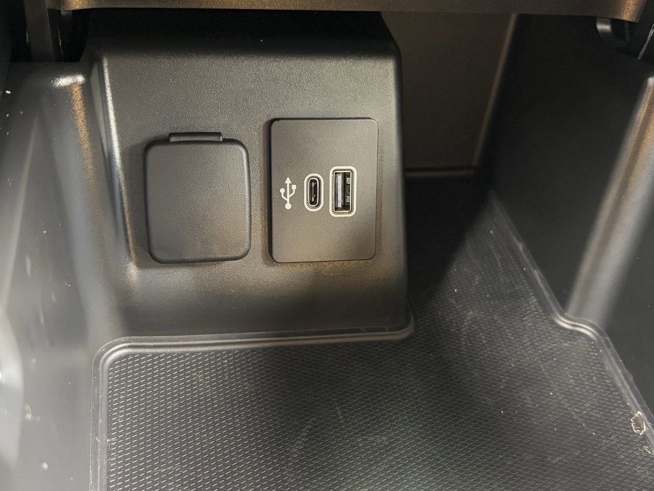 Used 2025 Ford Explorer ST-Line RWD image 21