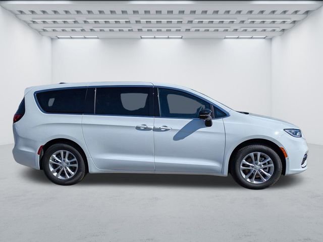 New 2026 Chrysler Pacifica Select FWD image 3