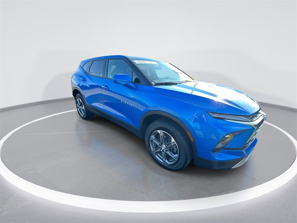 Used 2024 Chevrolet Blazer LT image 2