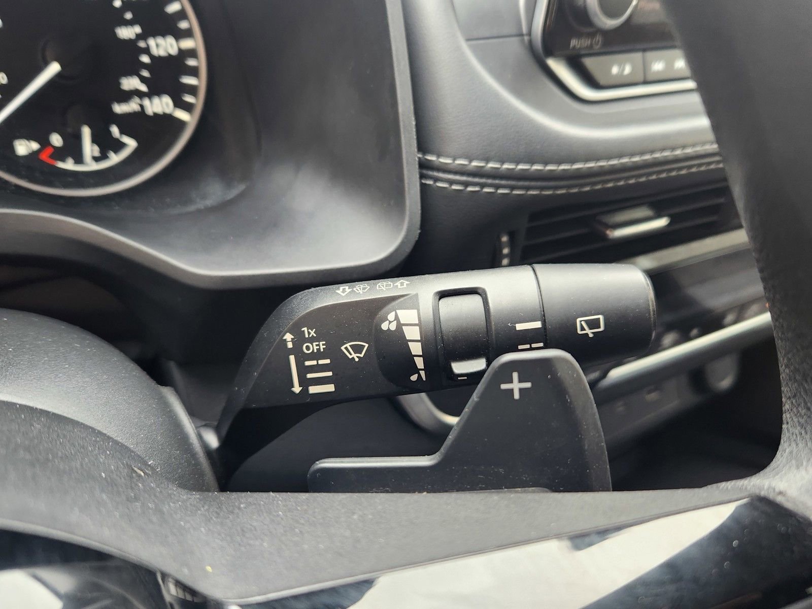 Used 2023 Nissan Rogue SV FWD image 15