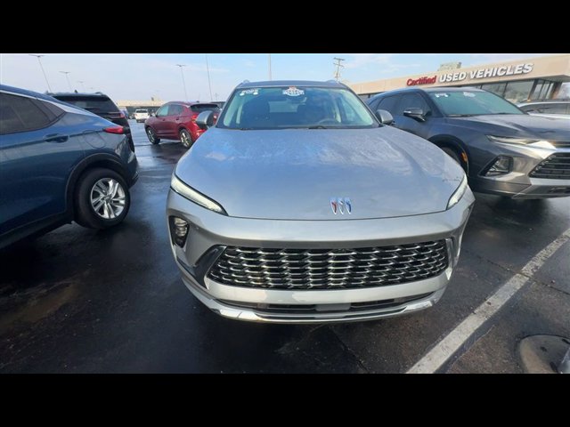 Certified 2025 Buick Envision Avenir image 3
