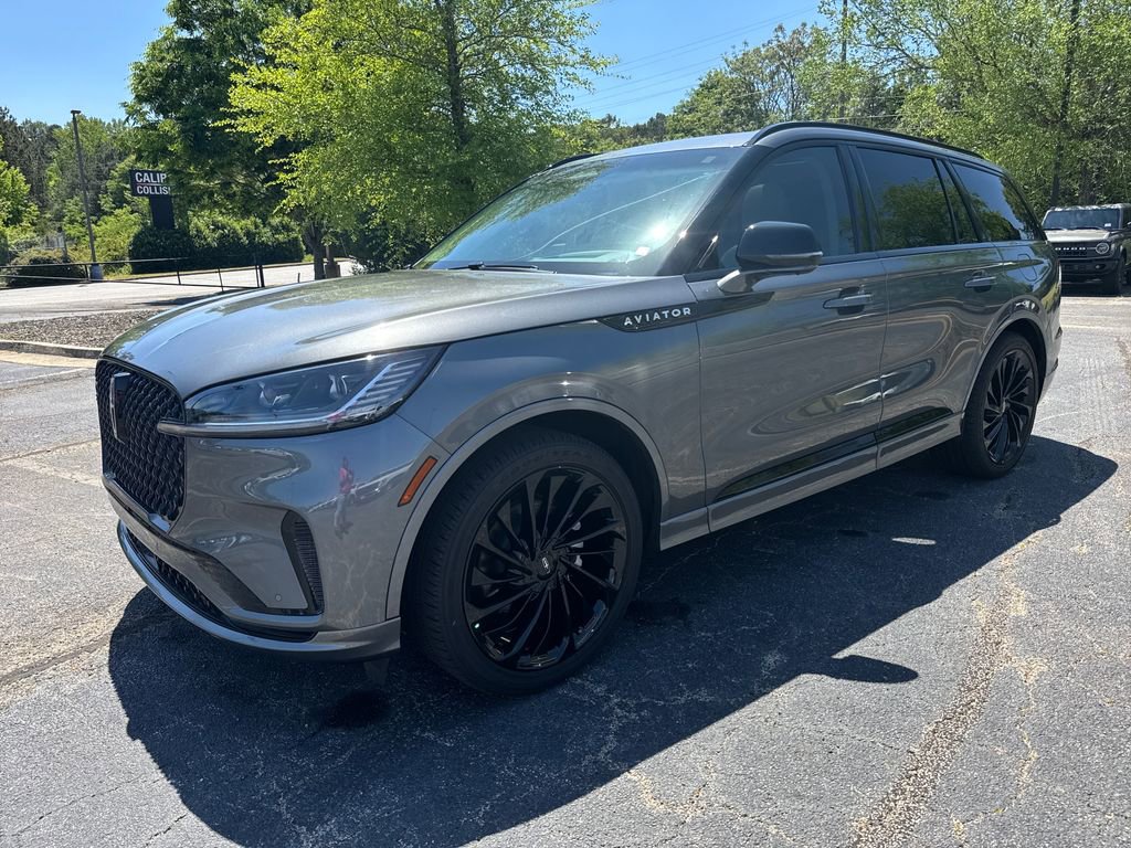 Used 2025 Lincoln Aviator Reserve w/ Jet Appearance Package image 9