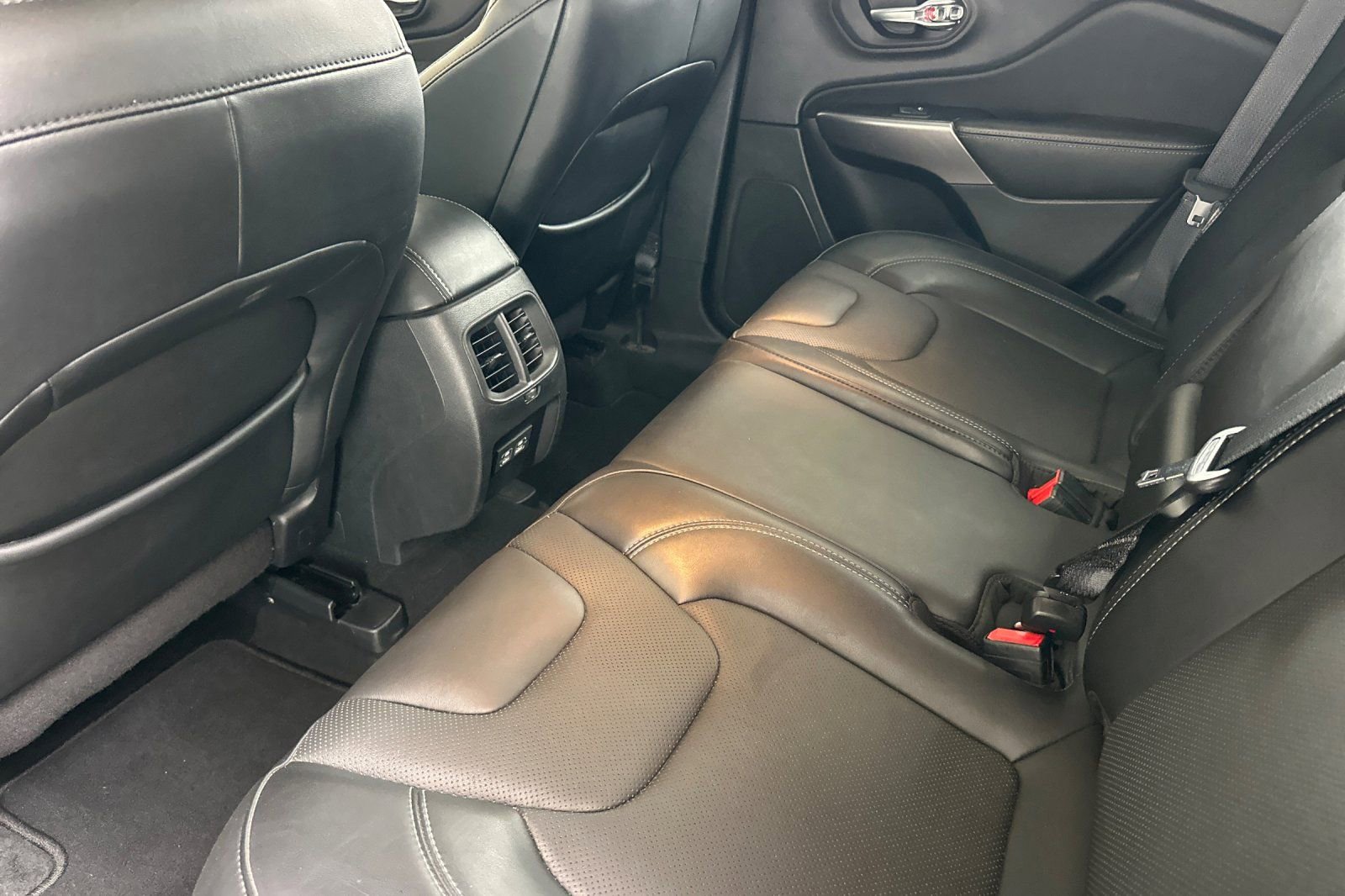 Used 2021 Jeep Cherokee Latitude Lux AWD/4WD image 12