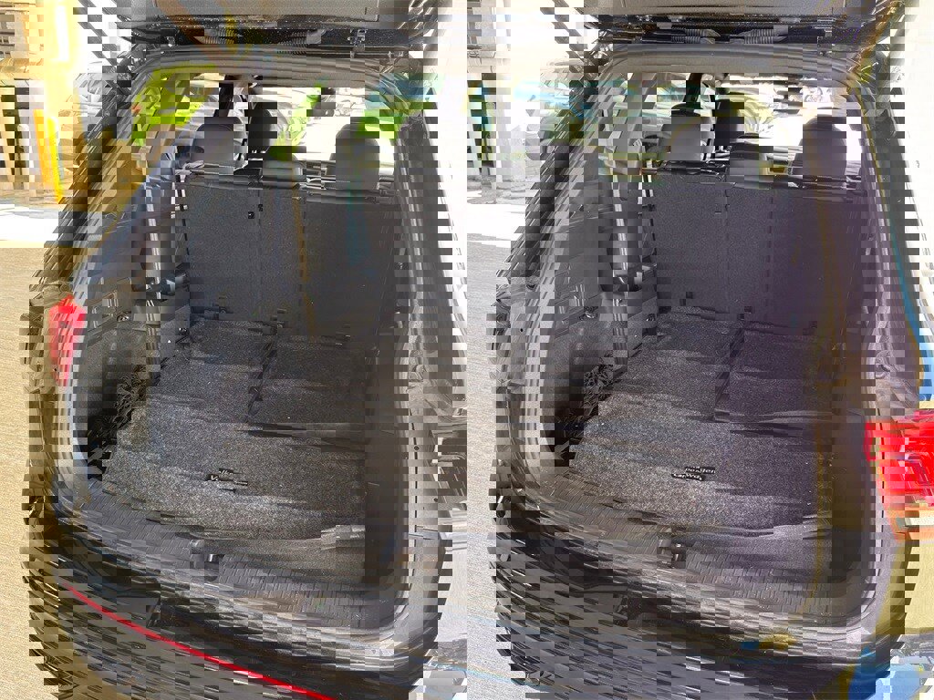 Used 2024 Volkswagen Tiguan SE R-Line image 30