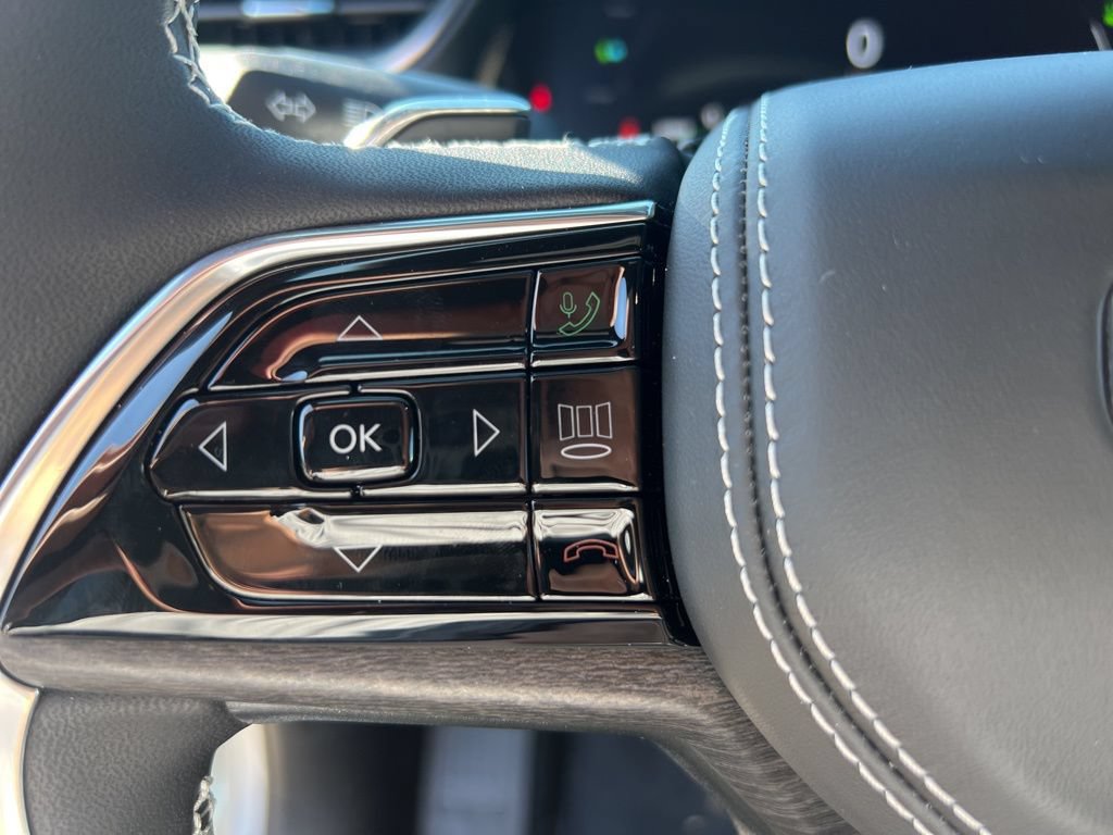 New 2024 Jeep Grand Cherokee Overland AWD/4WD image 11