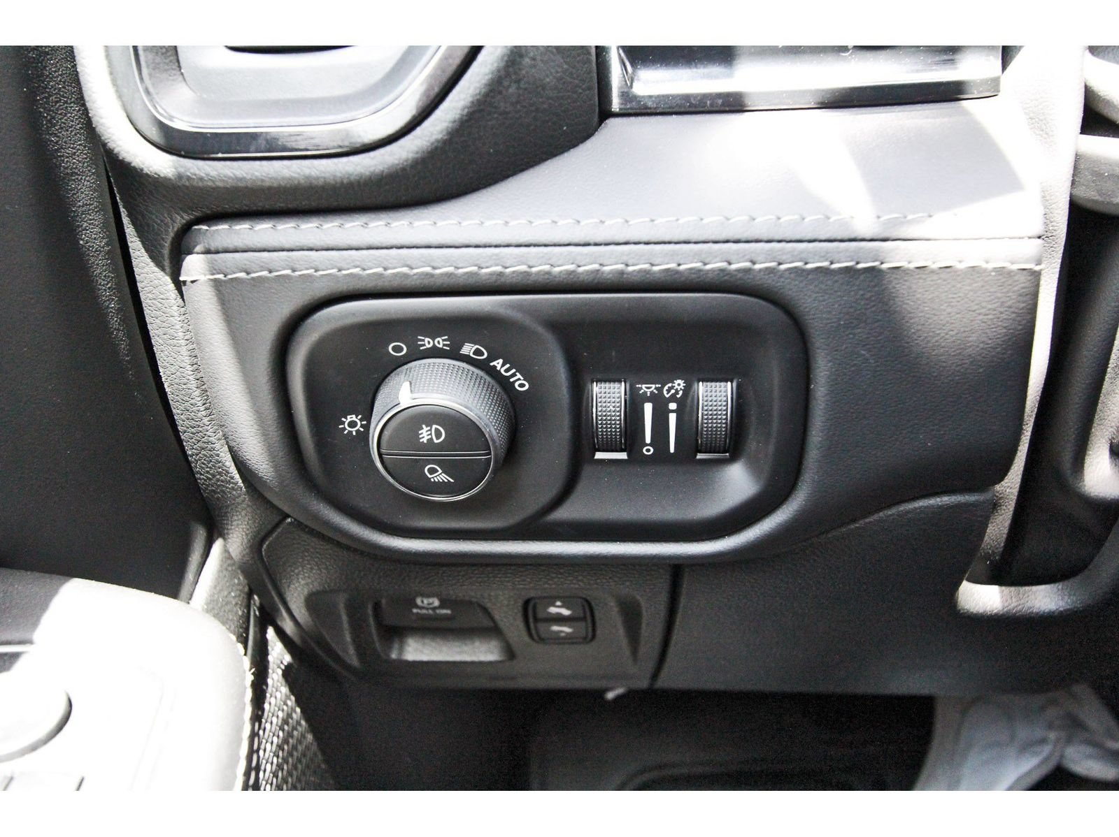 Used 2023 RAM 1500 Limited w/ Body Color Bumper Group AWD/4WD image 19