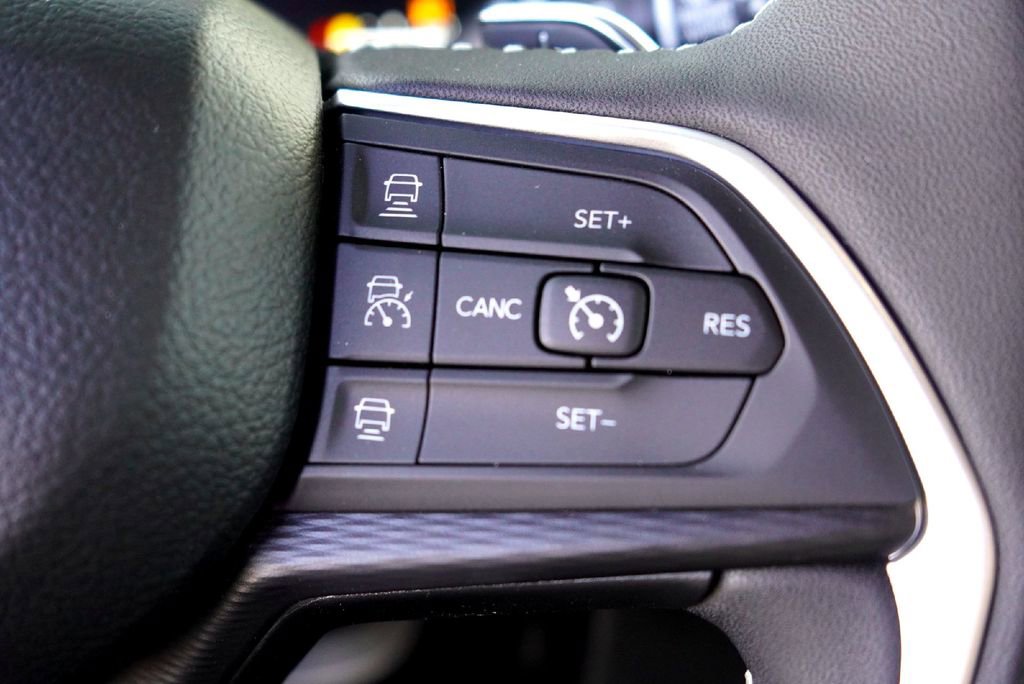 New 2025 Jeep Grand Cherokee Laredo X w/ Luxury Tech Group I RWD image 12