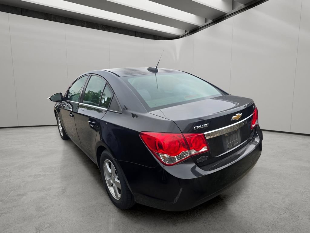 Used 2016 Chevrolet Cruze LT FWD image 3