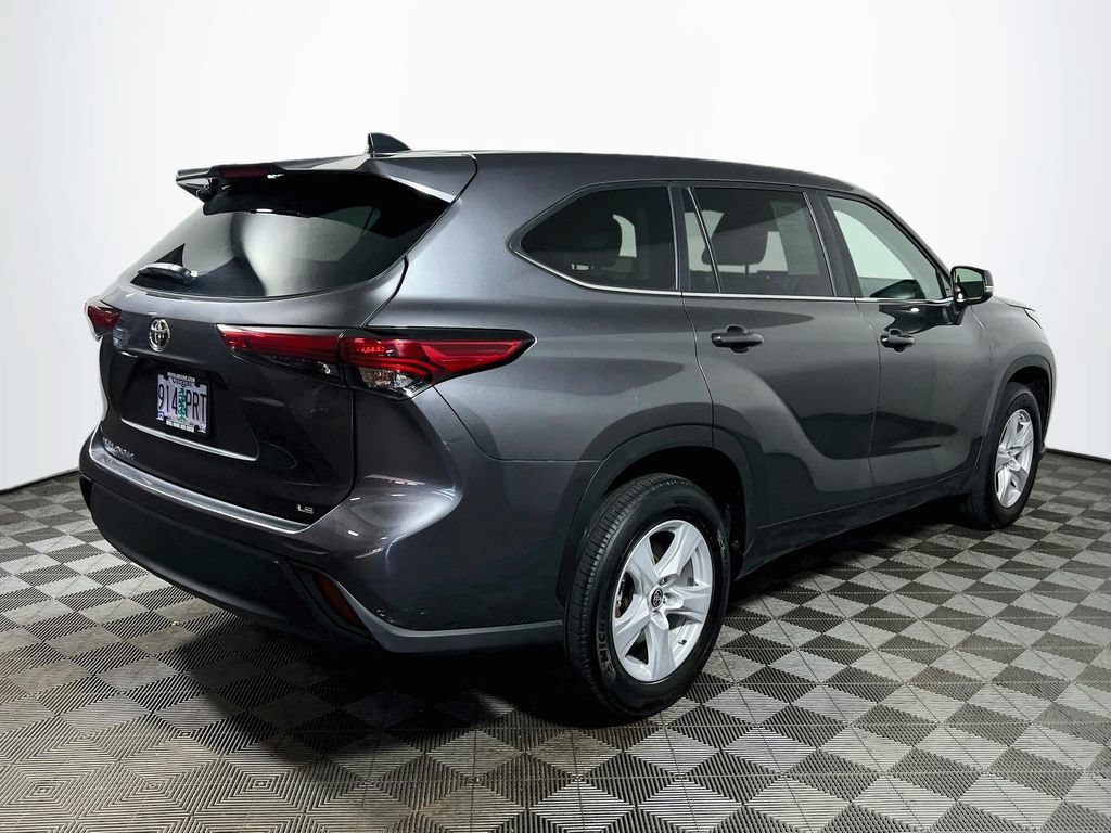 Used 2023 Toyota Highlander LE FWD image 7